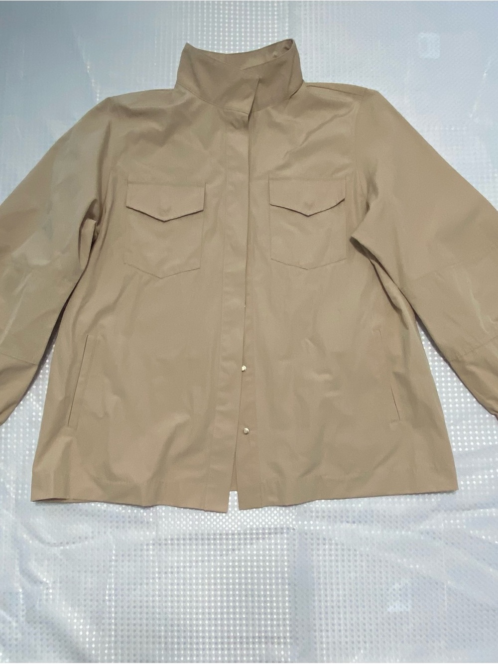 Chico's tan shirt/lite jacket with button front and pockets. Size: XL